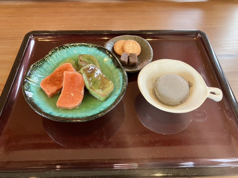 2色の生麩のみたらし