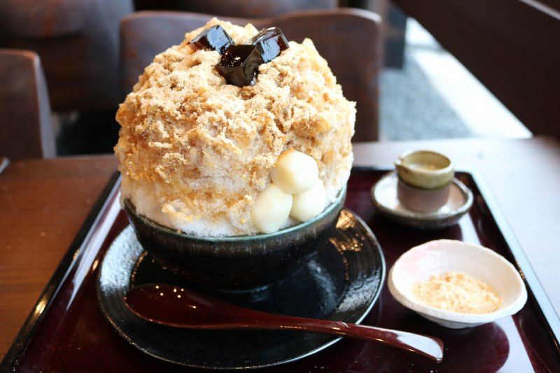 黒蜜と黒豆きなこのかき氷 ~黒豆きなこ・練乳添え~