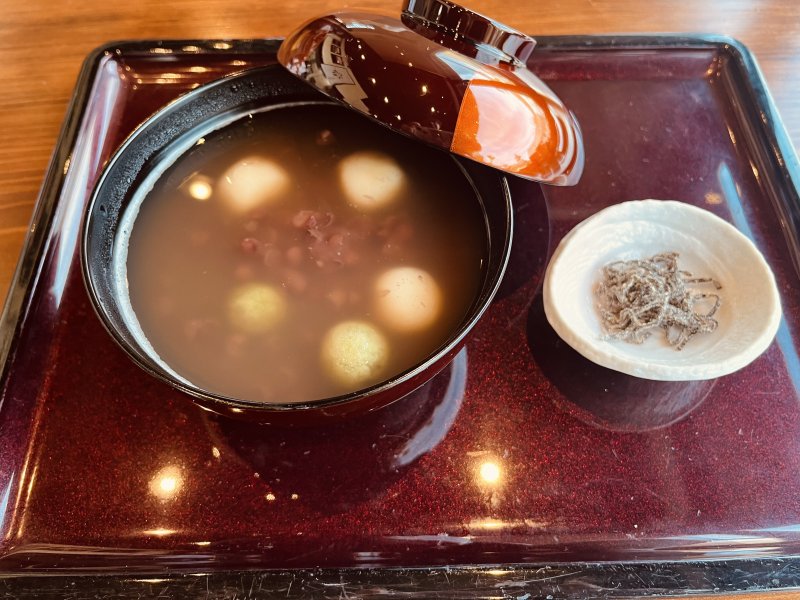 豆腐白玉ぜんざい(塩昆布付)